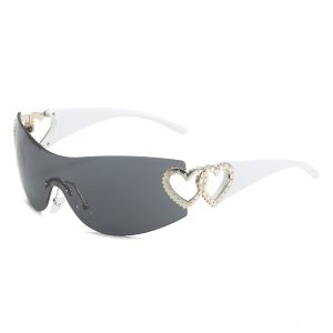 Fashionable women's sunglasses