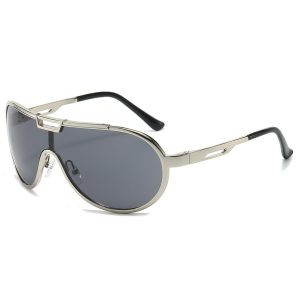 Fashionable women's sunglasses