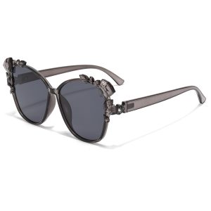 Fashionable women's sunglasses