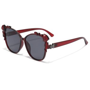 Fashionable women's sunglasses