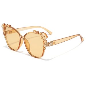 Fashionable women's sunglasses