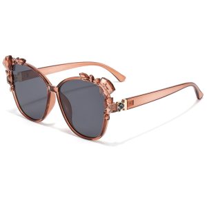 Fashionable women's sunglasses